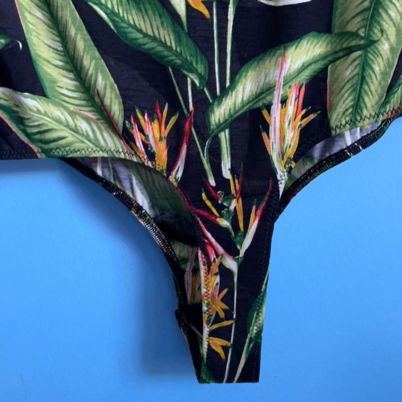 BCBGMaxAzria Tropical Off-shoulder Bodysuit - Picture 4 of 6